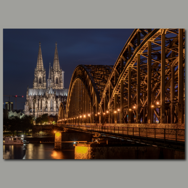 La catedral de Colonia de noche