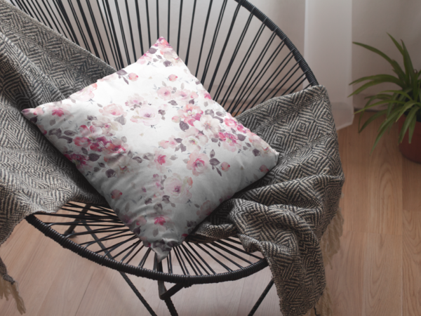 Cushion: FLOWERS_BRIGHTNESS_FRA