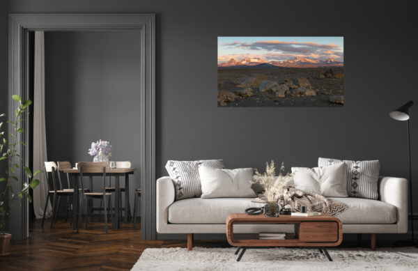 Poster: Panorama - Dunkle Steinlandschaft Bergkette im Abendlicht - immagine 2