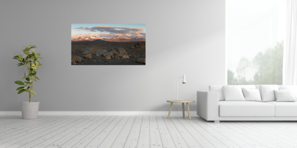 Poster: Panorama - Dunkle Steinlandschaft Bergkette im Abendlicht - immagine 3